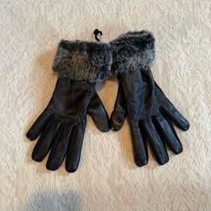 NWOT Adrienne Vittadini Black Leather & wool Gloves with faux Fur Trim